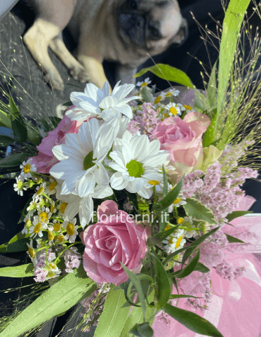 bouquet di roselline e margherite