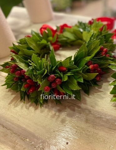 Coroncina laurea di alloro con bacche o peperoncino