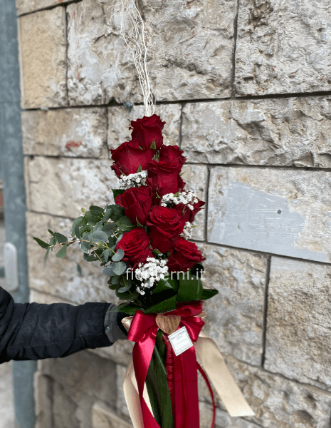 tre rose rosse a stelo lungo 