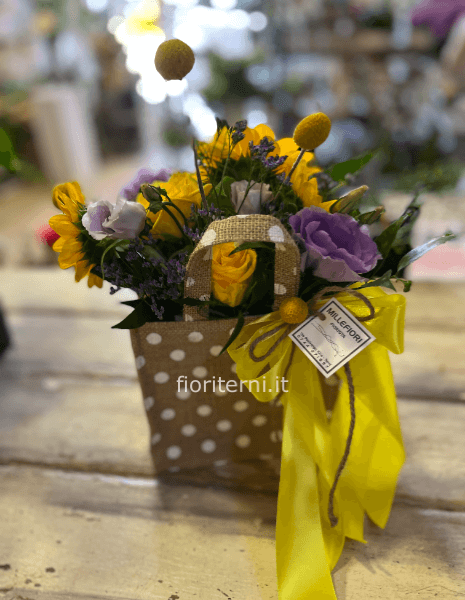 borsa in yuta con fiori