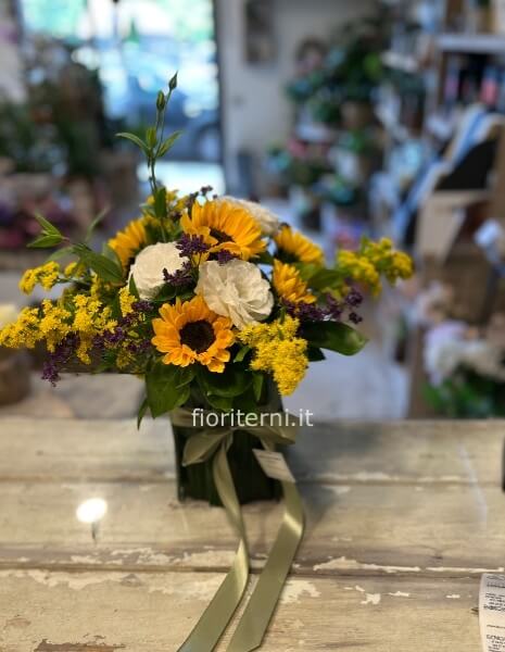 girasoli e lisiantus bianchi