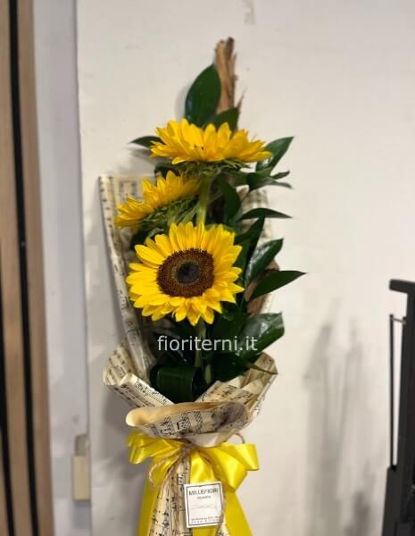 tre girasoli in composizione