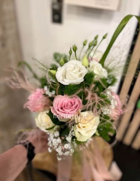 bouquet di 7 rose e lisiantus